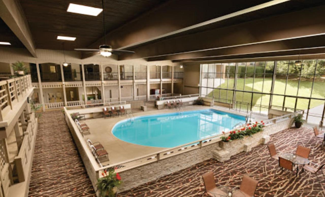 Radisson Hotel Louisville North Jeffersonville Buitenkant foto