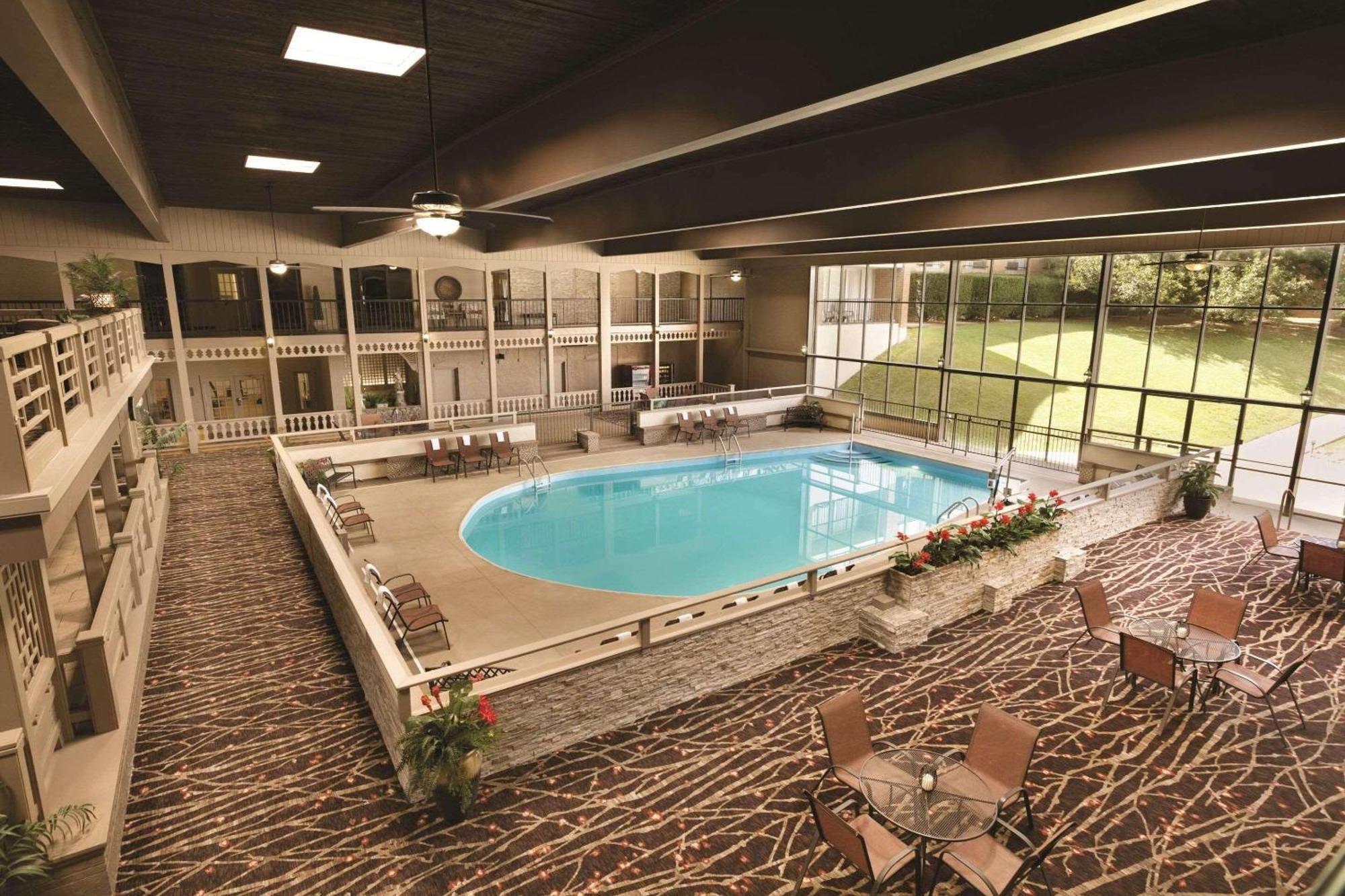 Radisson Hotel Louisville North Jeffersonville Buitenkant foto