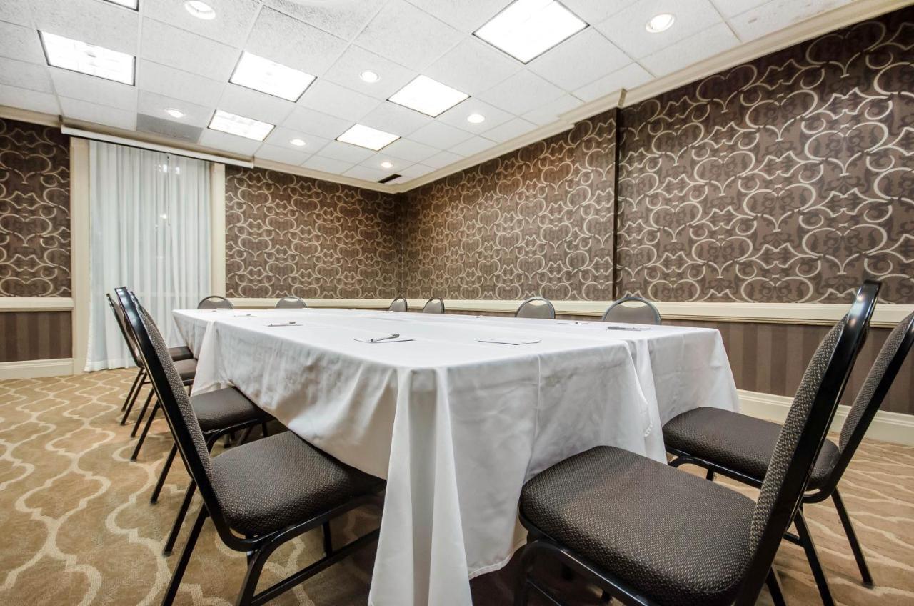 Radisson Hotel Louisville North Jeffersonville Buitenkant foto